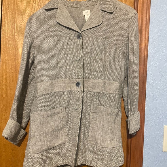 J Jill jacket tan with a green tint.  Comfortable roll up sleeves. Hemp and Yak - Picture 2 of 5